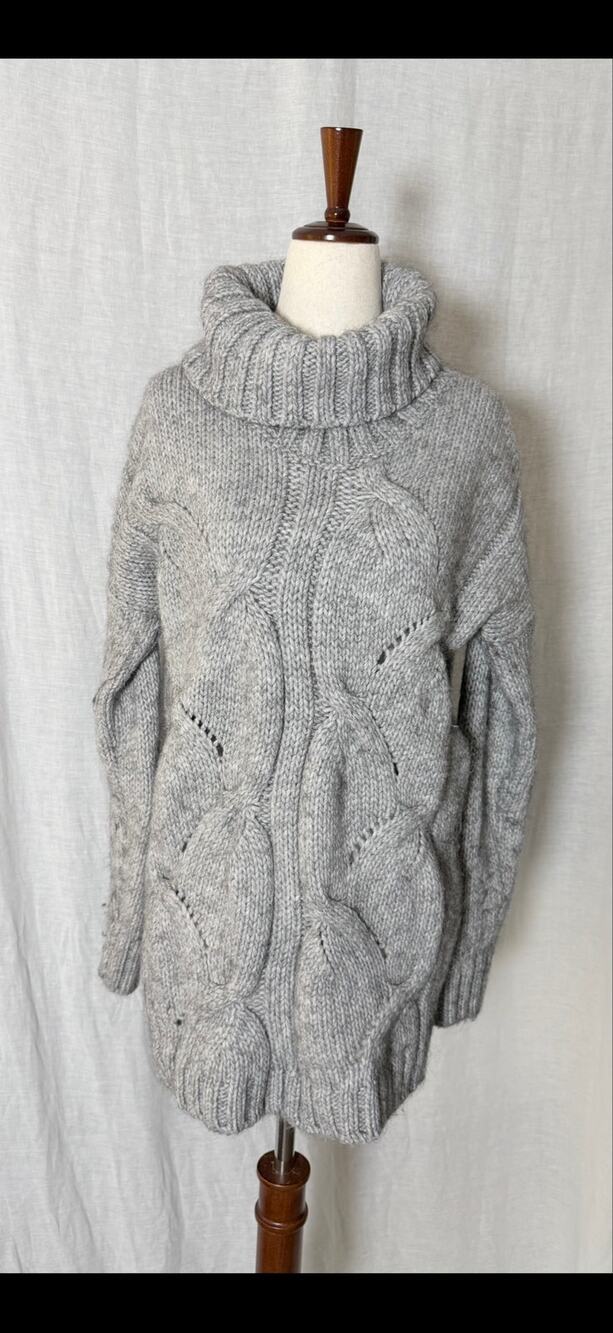 Elsamanda Italy Gray Oversized Cable Knit Cowl Neck Sweater
Size Medium